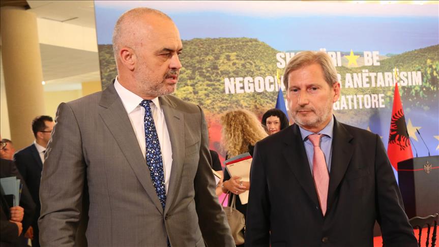 Kryeministri Rama takim me komisionerin Hahn