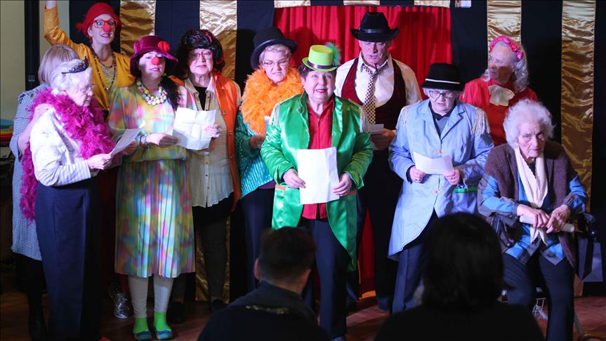 Umirovljenici staračkog doma postali klauni u predstavi "Cirkus varijete"