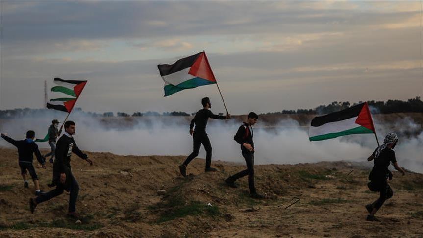Gazans rally along Israel buffer zone for 43rd Friday