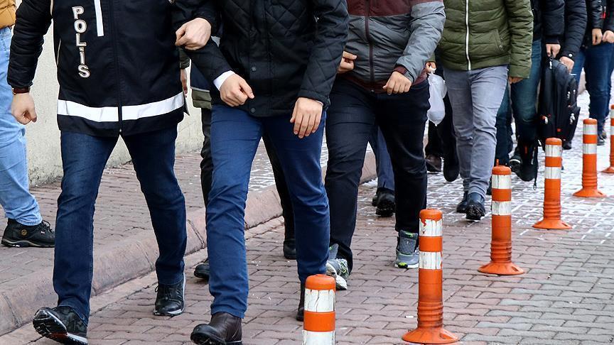 İzmir'deki FETÖ operasyonunda gözaltılar 61'e ulaştı
