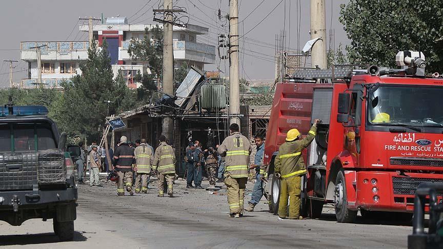 Afganistan'da valiye bombalı saldırı