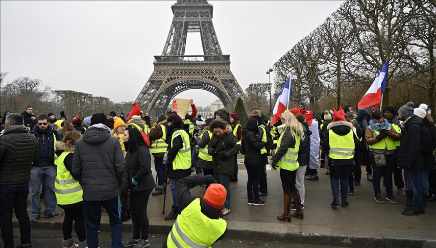 Na stotine demonstrantkinja prisustvovalo protestima "žutih prsluka" u Parizu
