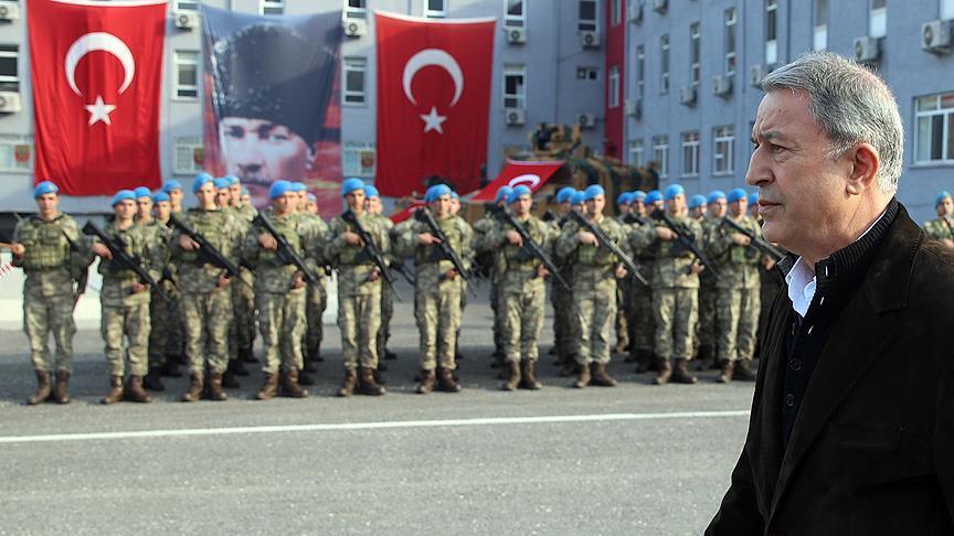 تاکید وزیر دفاع ترکیه بر اجرایی عملیات شرق فرات