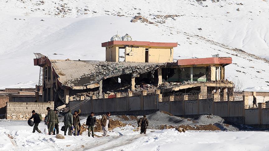 Afganistan'da Taliban askeri kampa saldırdı: 50 ölü 