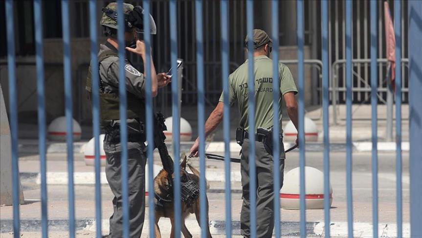 قوات إسرائيلية تعتدي على معتقلين فلسطينيين في سجن "عوفر"