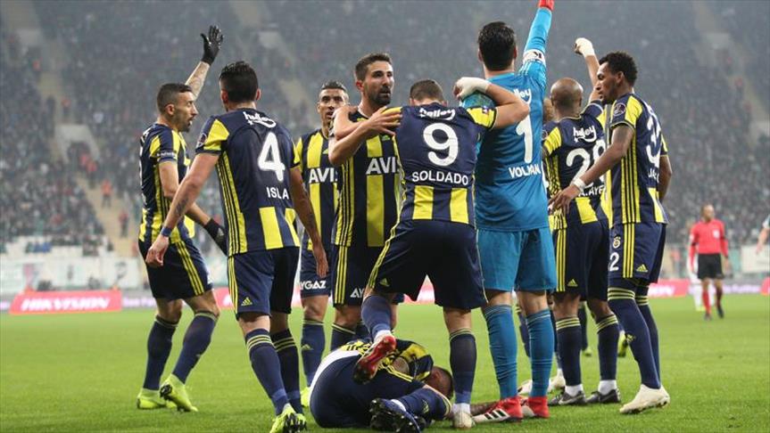 Fenerbahce 2 points away from hitting bottom of league