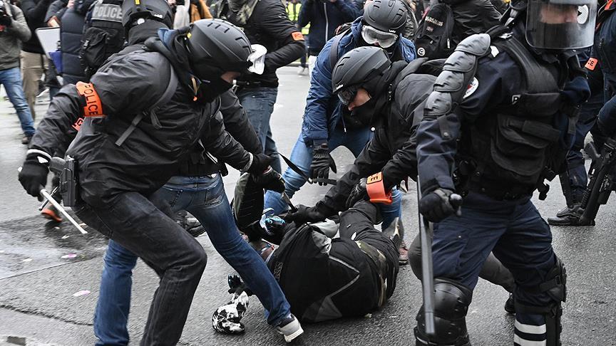4 protesters suffer eye injuries: French minister