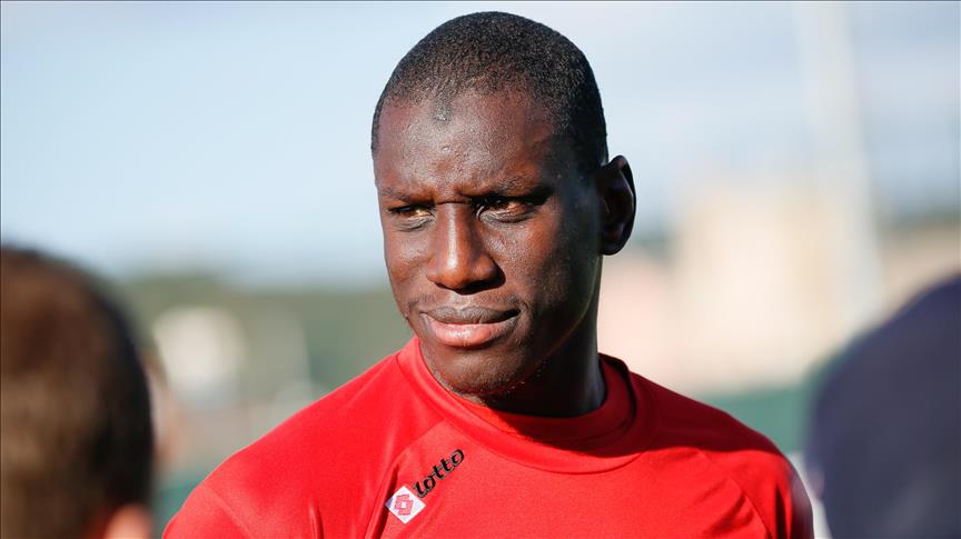 Medipol Basaksehir De Demba Ba Icin Imza Toreni Duzenlenecek