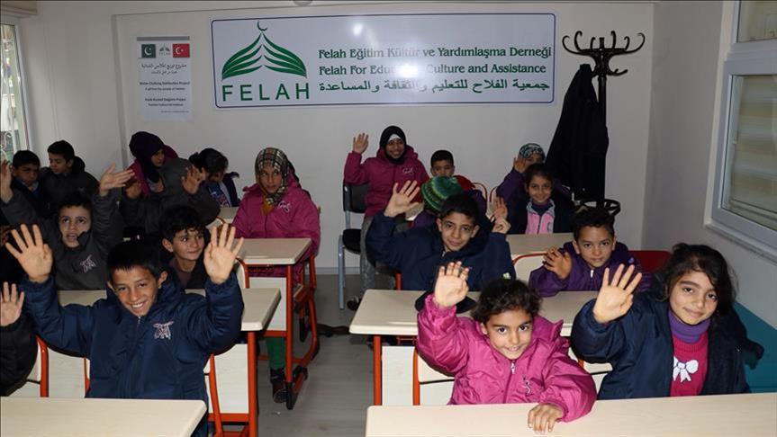 Pakistani charity in Turkey delivers aid to Syrians