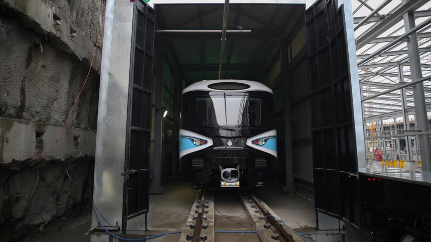 Kabataş-Mahmutbey metrosuna ilk araç indirildi