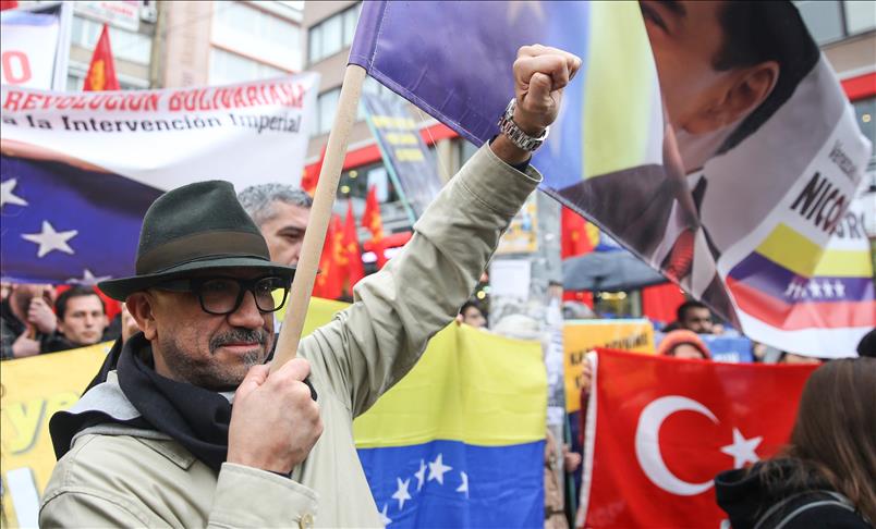 U Istanbulu održana šetnja u znak podrške Nicolasu Maduru