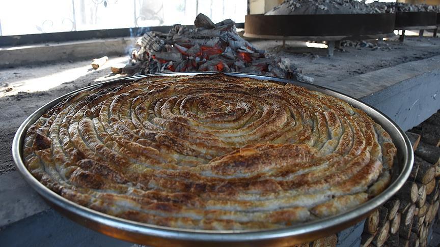 Bu tarifle börekler çıtır çıtır olacak! Börek ustalarının sır gibi sakladığı o teknik Atlı Konak'ta yeniden 'Boşnak böreği'nin kokusu yükseliyor