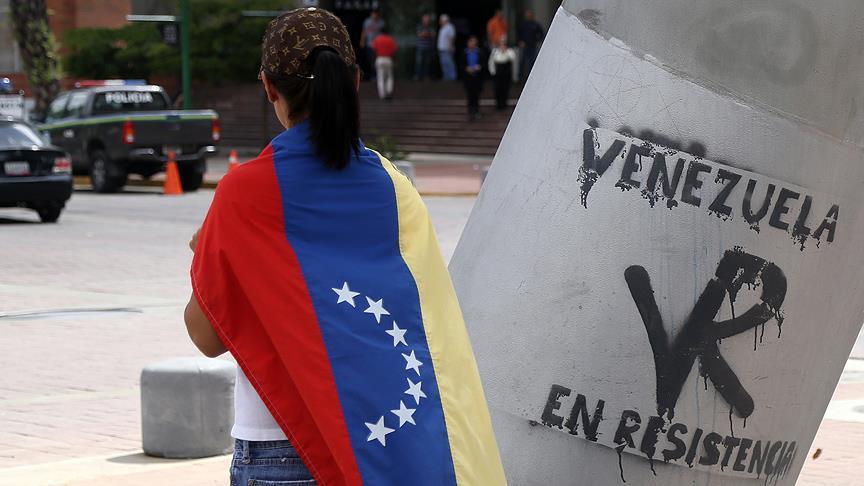 Venezuela'da muhalefet ve iktidar yanlılarından mitingler