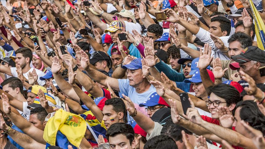 ONG afirma que 850 personas han sido detenidas en manifestaciones contra Maduro