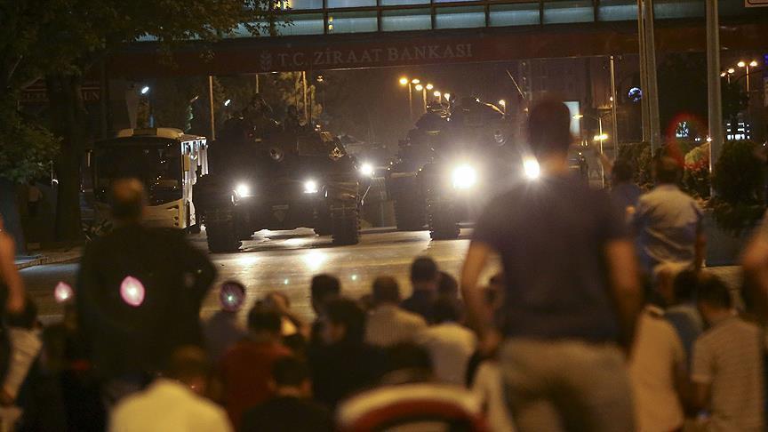 Cephanelik kapısını kırarak tanklara uçaksavar mühimmatı yüklemişler