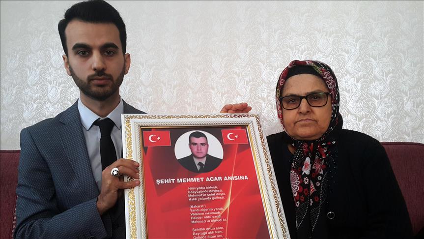 Şehitlerin anısını bestelerinde yaşatıyor