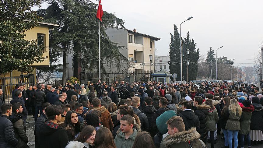 Makedonya'da FETÖ iltisaklı gazeteye destek protestosu