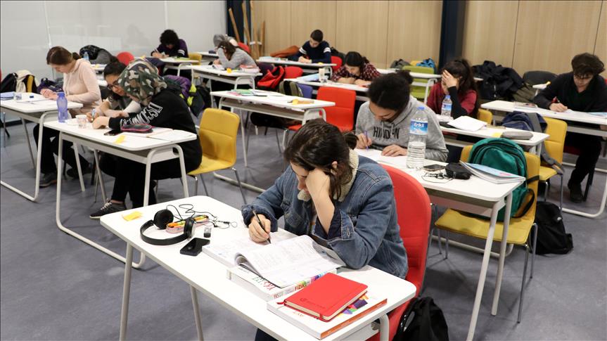 Üniversite sınavına kampüste hazırlanıyorlar