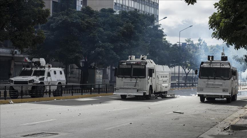 Venezuelan authorities arrest 7 foreign journalists