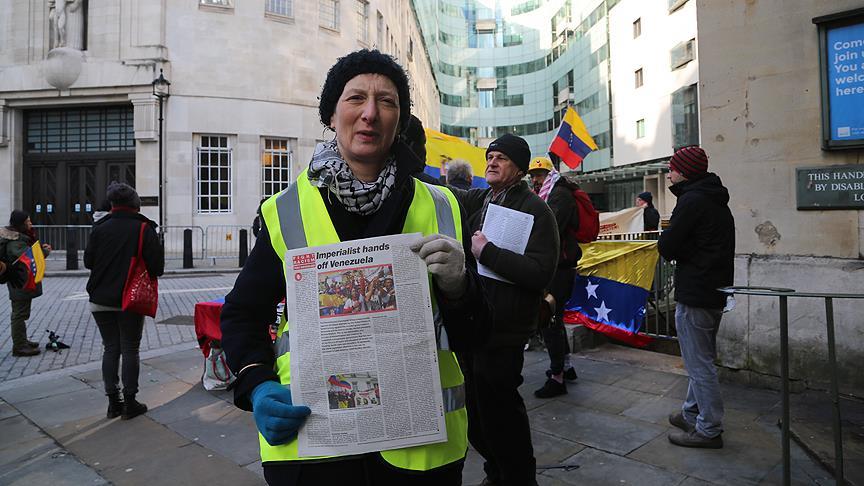 İngiliz basınının Venezuela haberleri BBC önünde protesto edildi