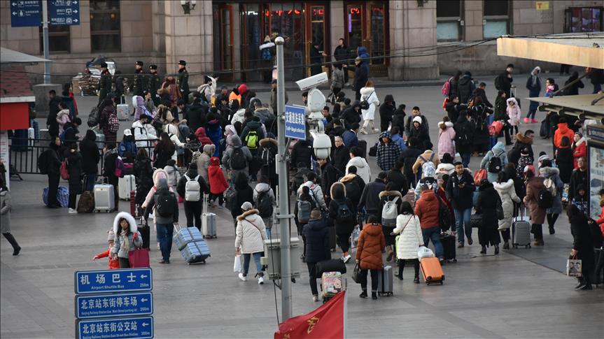 Chinese hit the roads to celebrate spring festival