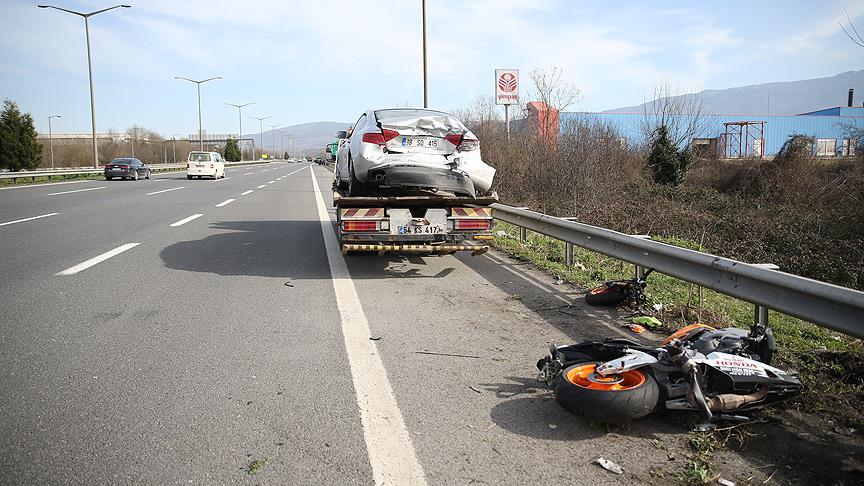 Anadolu Otoyolu'ndaki zincirleme kazada 9 araç birbirine girdi