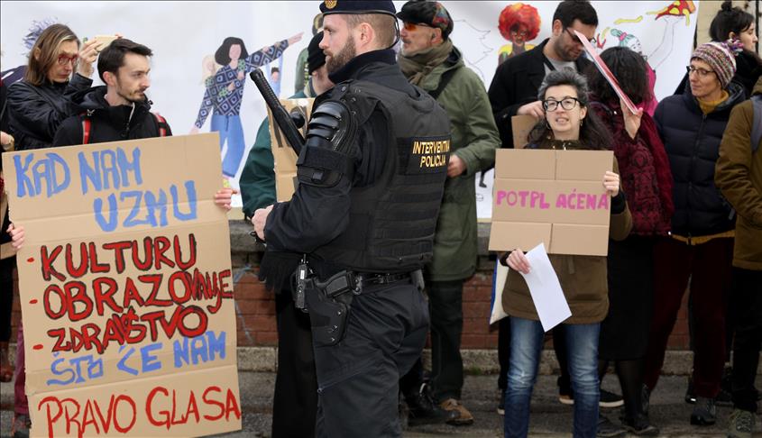 Zagreb: Prosvjednici ispred Ministarstva kulture odbili poziv na razgovor s ministricom