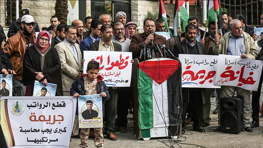 لجنة فصائلية بغزة: الحكومة قطعت رواتب المئات من المعتقلين وأهالي الشهداء