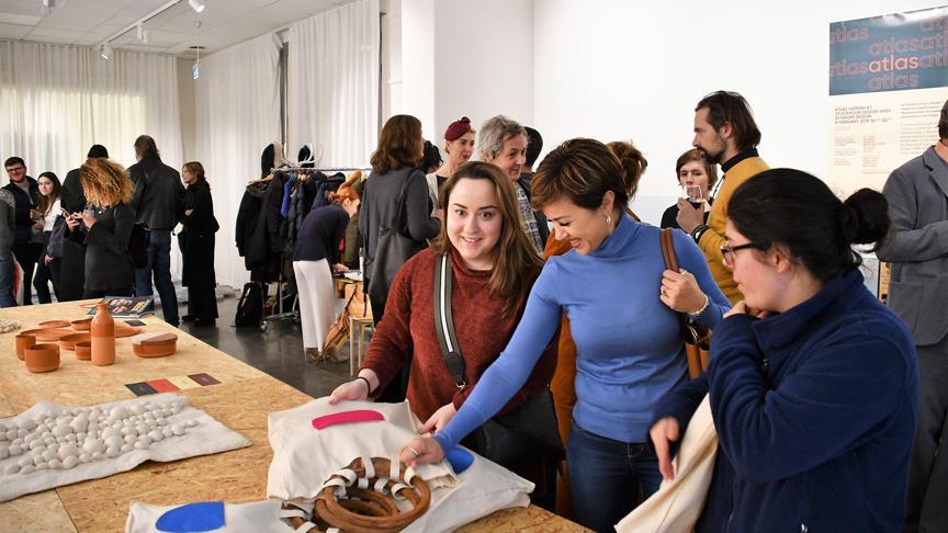 Türk ve Suriyeli kadınların tasarımları İsveç'te sergilendi