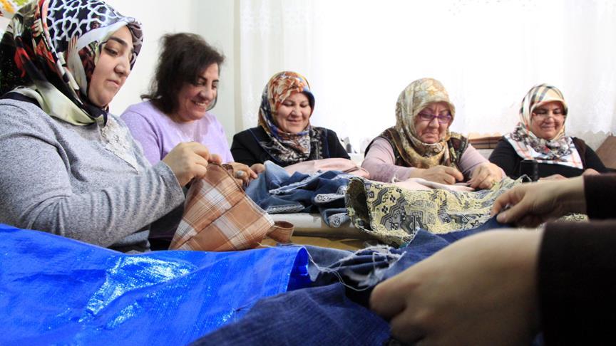 Kadınlar 'sıfır atık' dedi, eski kumaşlar torbaya dönüştü