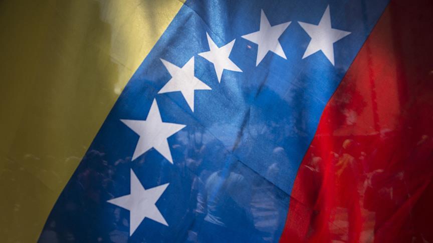 Venezuelan military official drops allegiance to Maduro