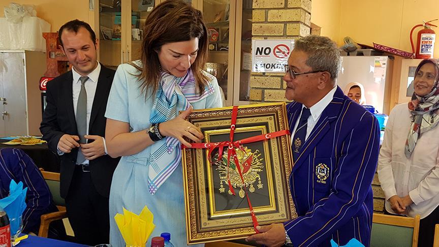 Türk heyetten Güney Afrika'daki Osmanlı Kriket kulübüne ziyaret