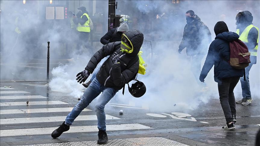 Manifestante resulta herido durante protestas de Chalecos Amarillos en París