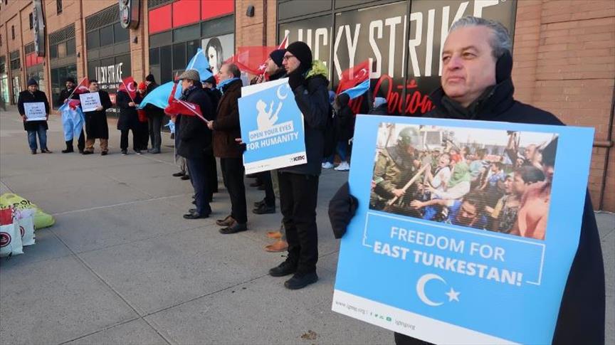 نيويورك.. أتراك يتظاهرون أمام القنصلية الصينية نصرة للأيغور
