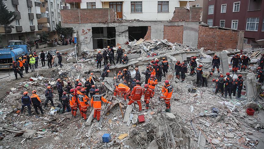 'Kartal'da çöken binada yaralananlardan 2'sinin durumu ciddi'