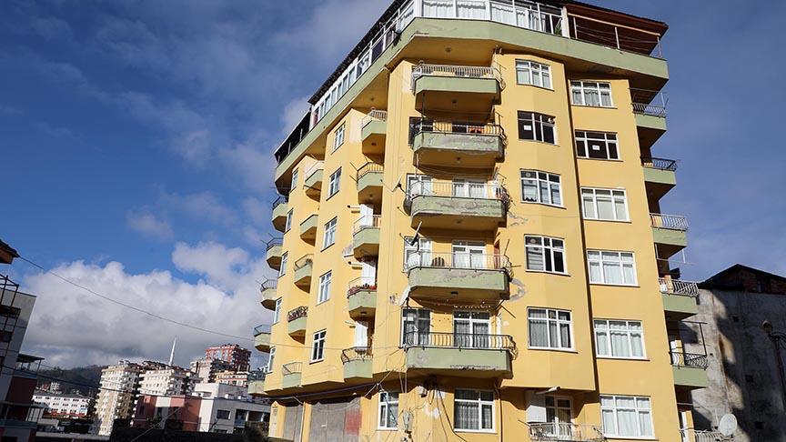 Rize'de tahliye edilen 8 katlı binada inceleme yapıldı