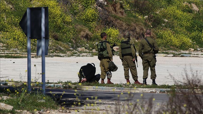 Israel detains Palestinian civilian for crossing border