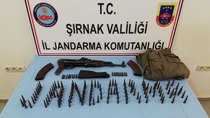 PKK'lı teröristlerce kayalıklara gizlenmiş silah ve mühimmat bulundu