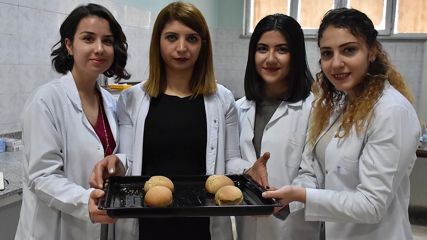 Soğan kabuklarından ekmek yaptılar