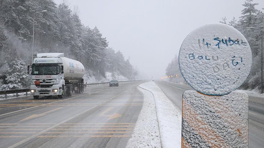 Anadolu Otoyolu ile Bolu Dağı'nda kar yağışı etkili oluyor