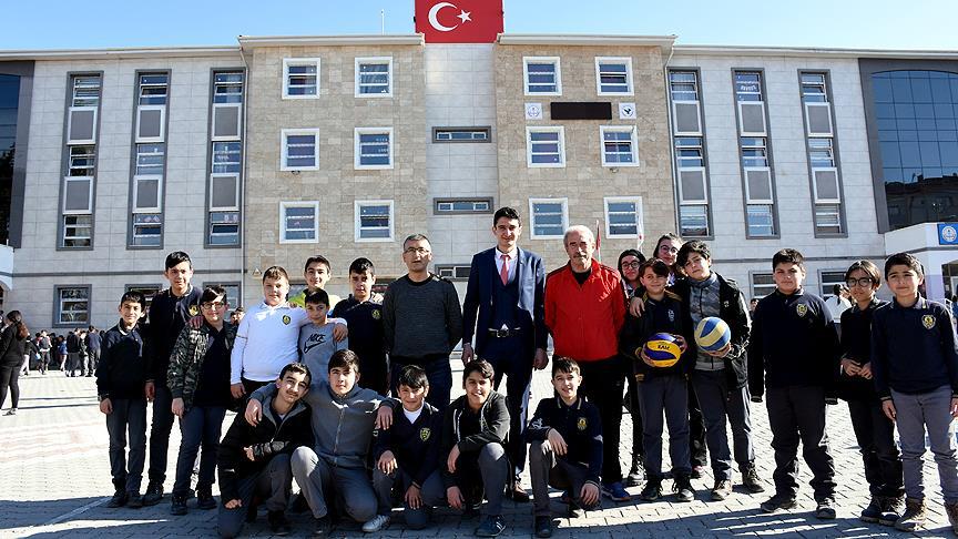 Üç nesil öğretmen aynı okulda görev yapıyor