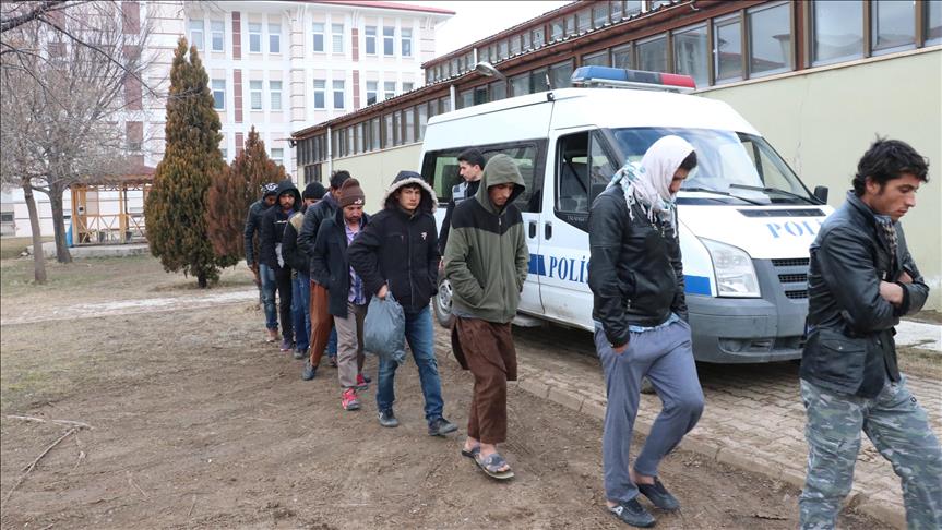 Over 20 irregular migrants held in NW Turkey
