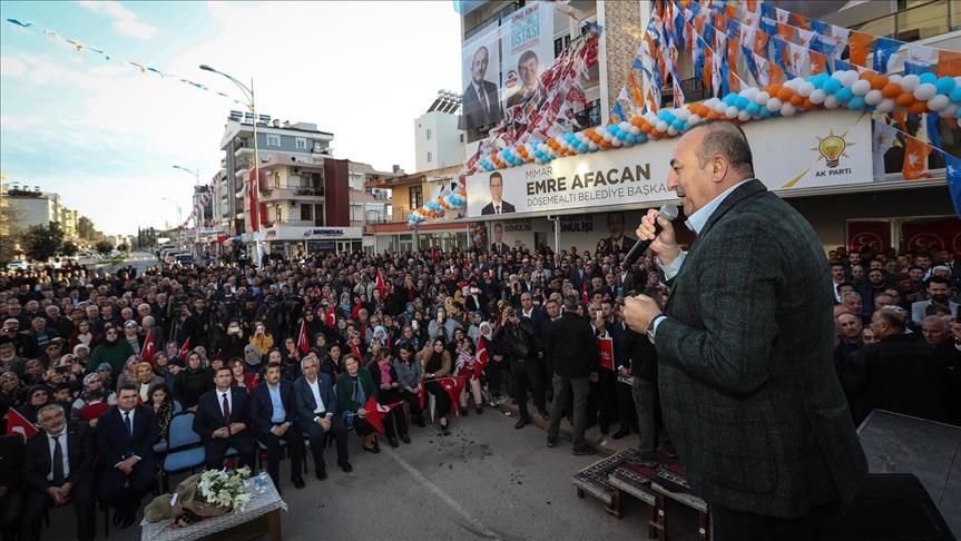 Dışişleri Bakanı Mevlüt Çavuşoğlu: Tüm dünyada FETÖ'cü hainlerin ensesindeyiz