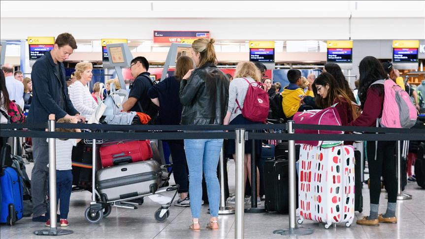 Cientos de pasajeros varados en Europa por cancelación de vuelos de Flybmi