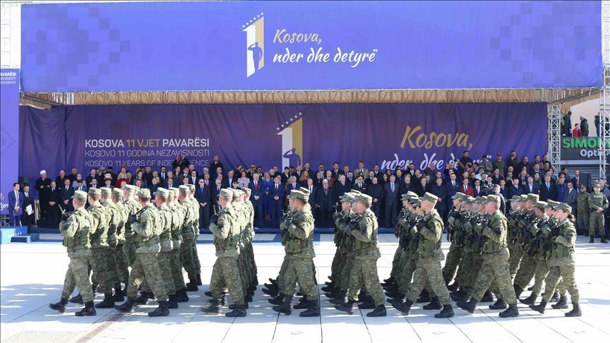 Во Приштина одржана воена парада по повод Денот на независноста