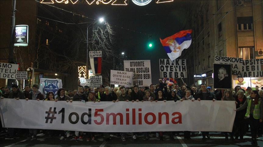 Continúan protestas antigubernamentales en Montenegro y Serbia