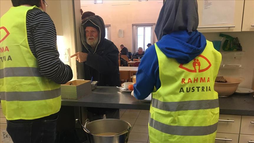 جمعية إسلامية توزع وجبات ساخنة على المشردين في النمسا