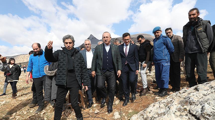 Dışişleri Bakanı Çavuşoğlu dizi film setini ziyaret etti 