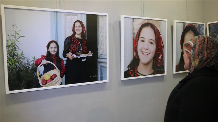 Artistja nga Kuvajti ekspozitë me fotografi për mikpritjen e shqiptarëve 