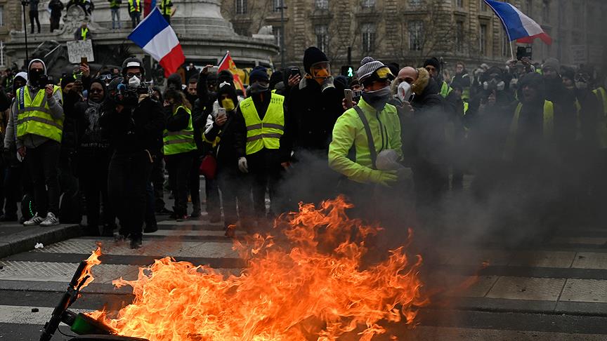 Fransa Sağlık Bakanı Buzyn: Sarı yeleklilerin gösterileri bitmeli